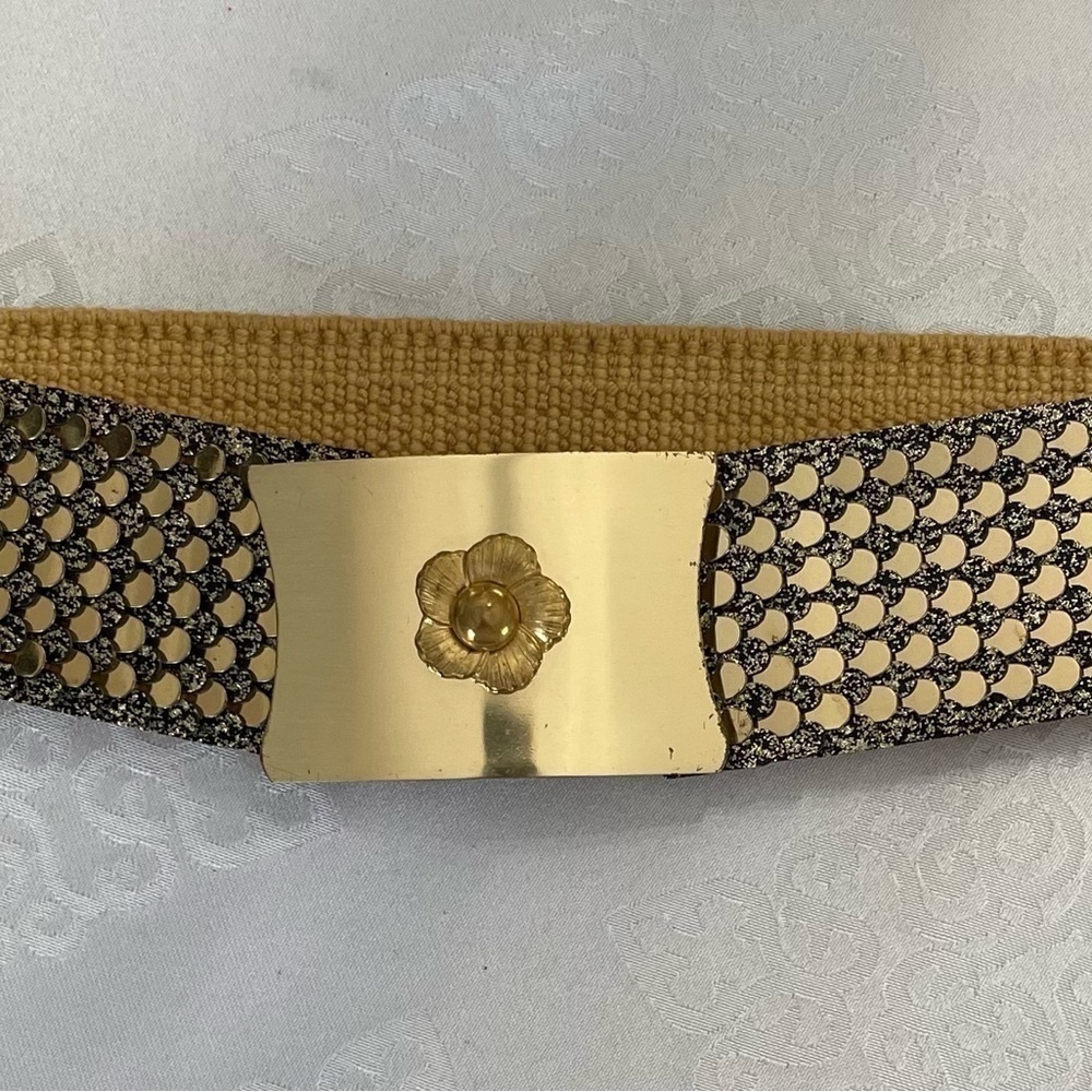 Vintage 1980’s Elastic Gold tone Metal fish scale women Belt . 27” flat. W 1.3/4
